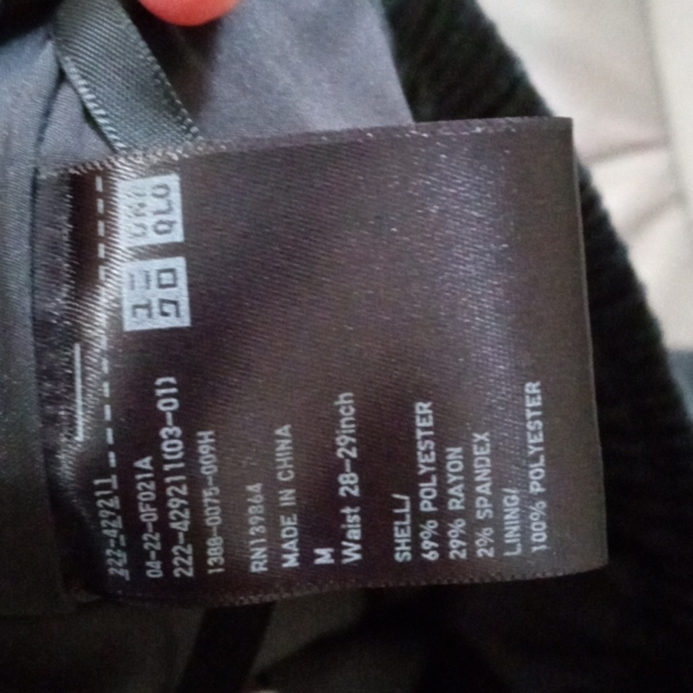 Uniqlo size Medium women's accordion pleated skirt charcoal grey. - Picture 3 of 6